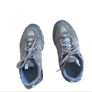 North Face hiking shoes very good condition womens size 8.
